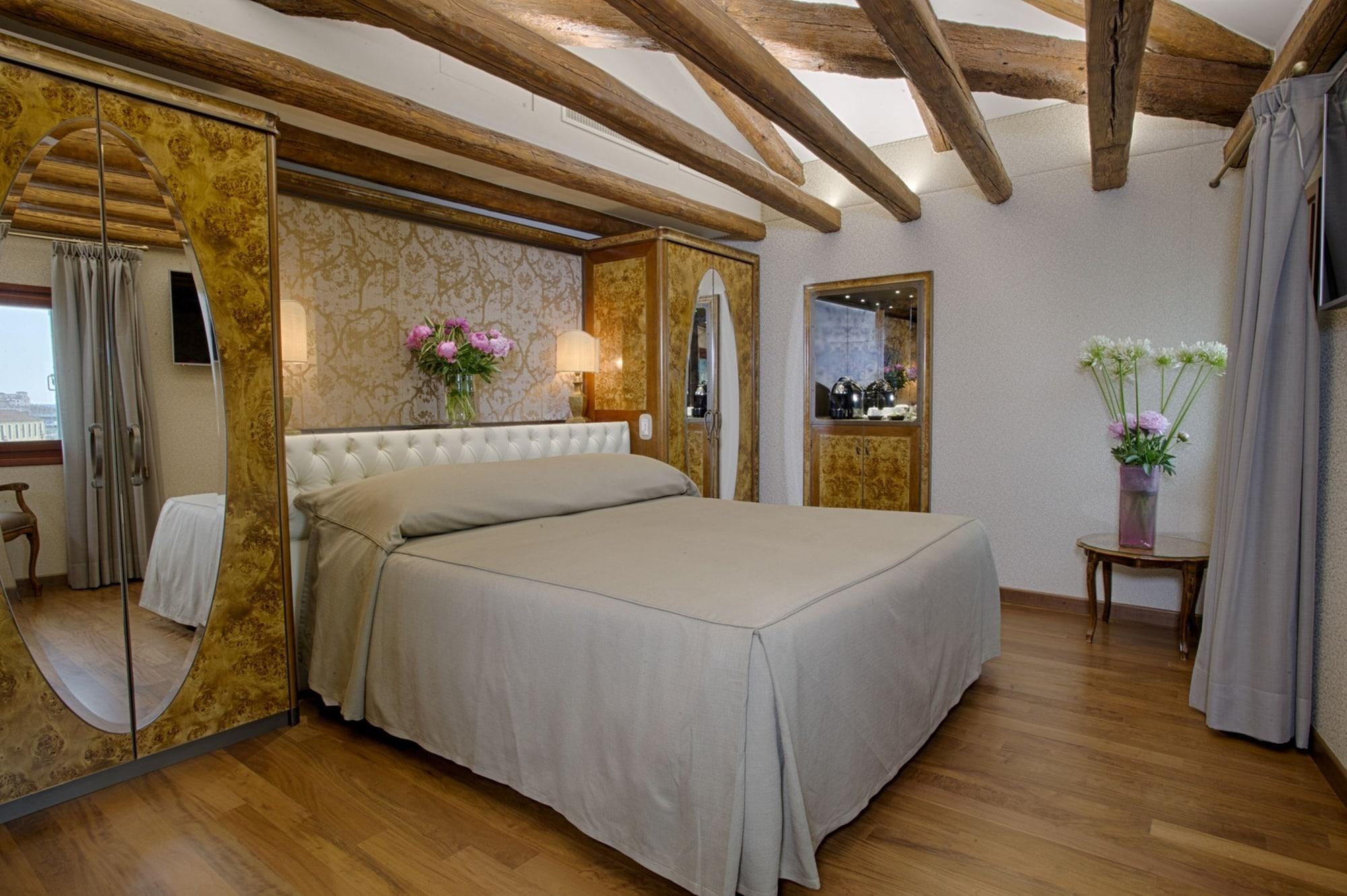 Hotel Santa Chiara Venice Exterior photo